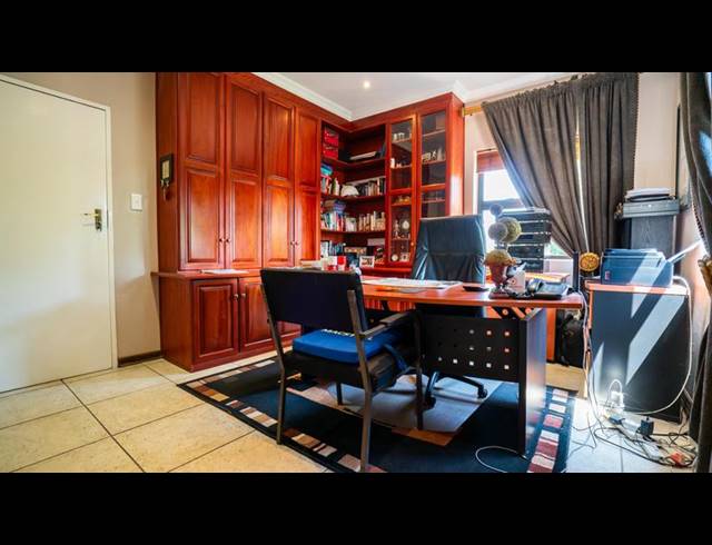 3 BEDROOM HOUSE FOR SALE IN KENSINGTON